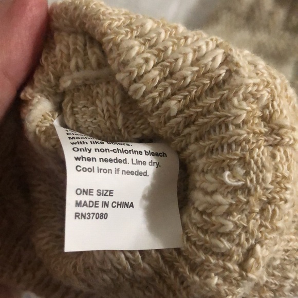 Catos and Claire’s brand leg warmers - Picture 7 of 9